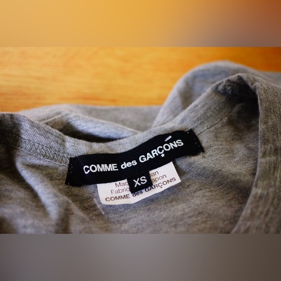 Comme des Garçons grey slogan T shirt New - Picture 2 of 5